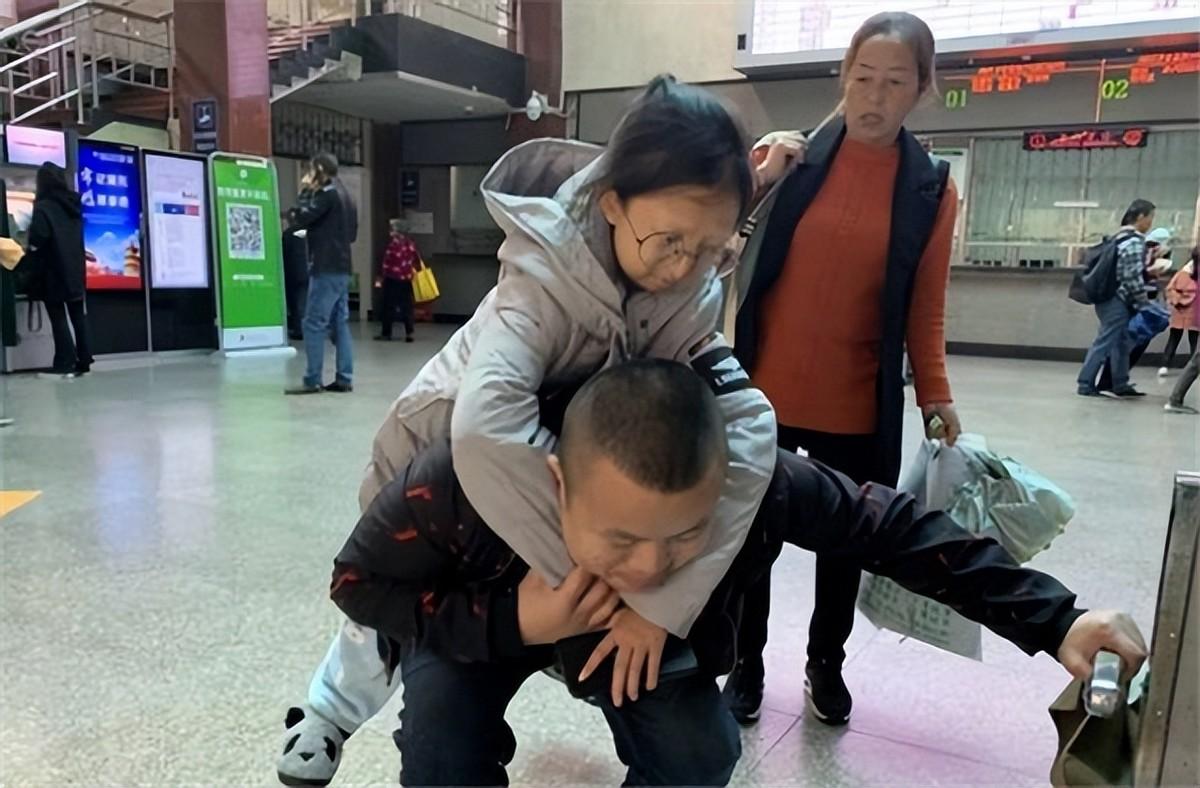 43斤女孩吴花燕离世校方怎么回应,43斤女孩吴花燕病前照片