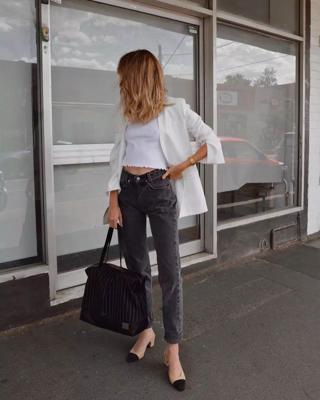 奶奶鞋和老爹鞋哪个好搭配 (奶奶鞋怎么搭配好看最新款)