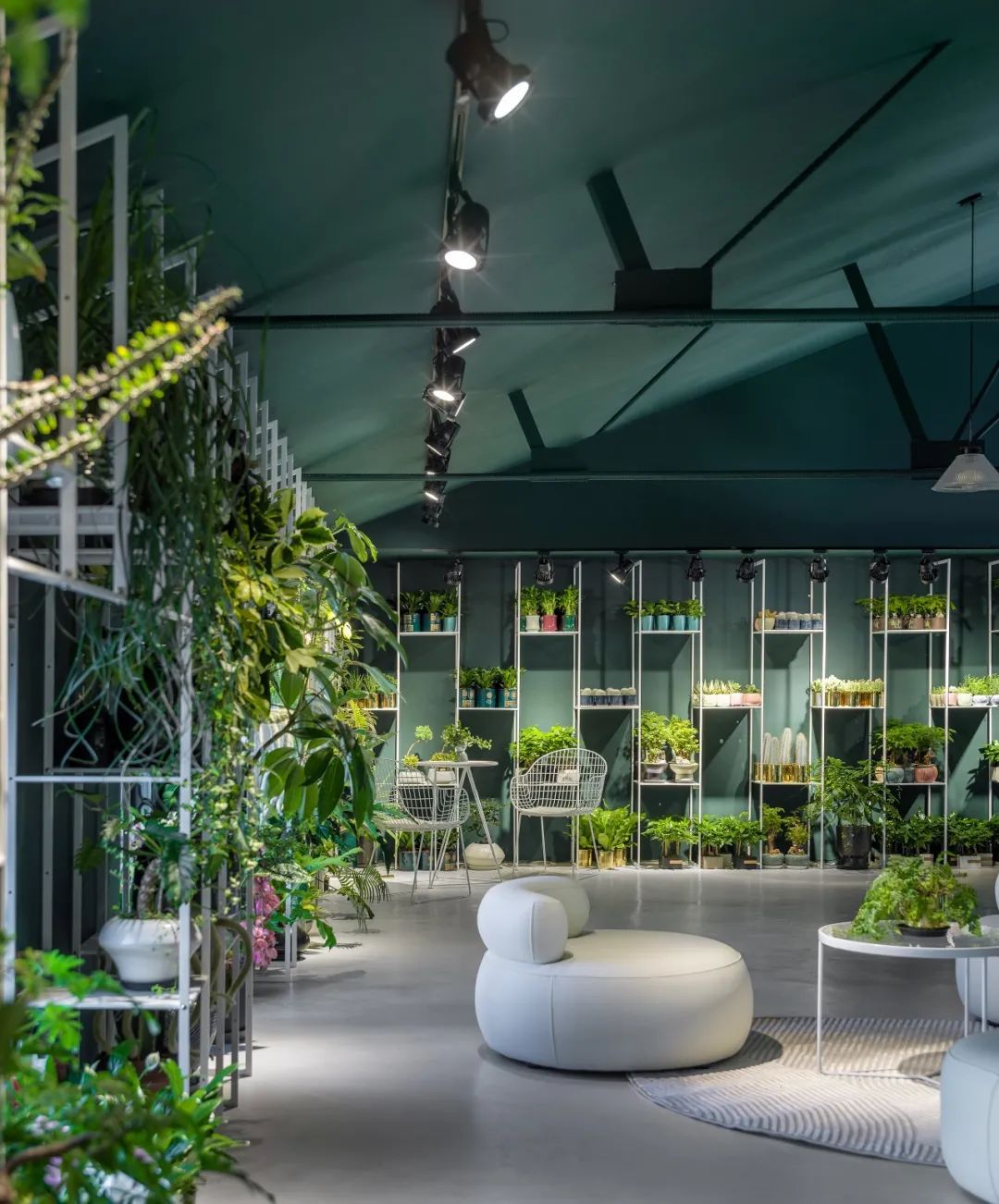 打造静谧而又生机盎然的梦幻“花”园｜只和花花艺工作室“只园”