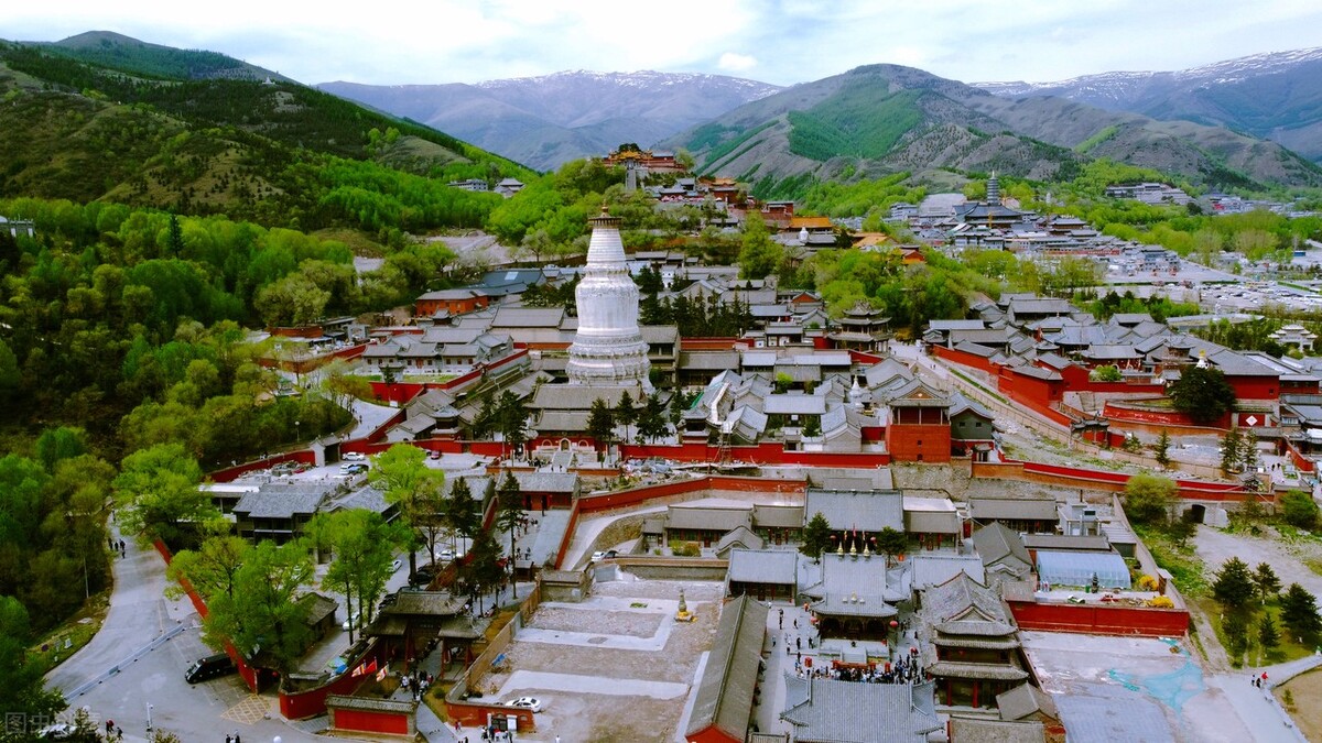 国内人气最旺的十大宗教名山,国内人气最旺十大名山