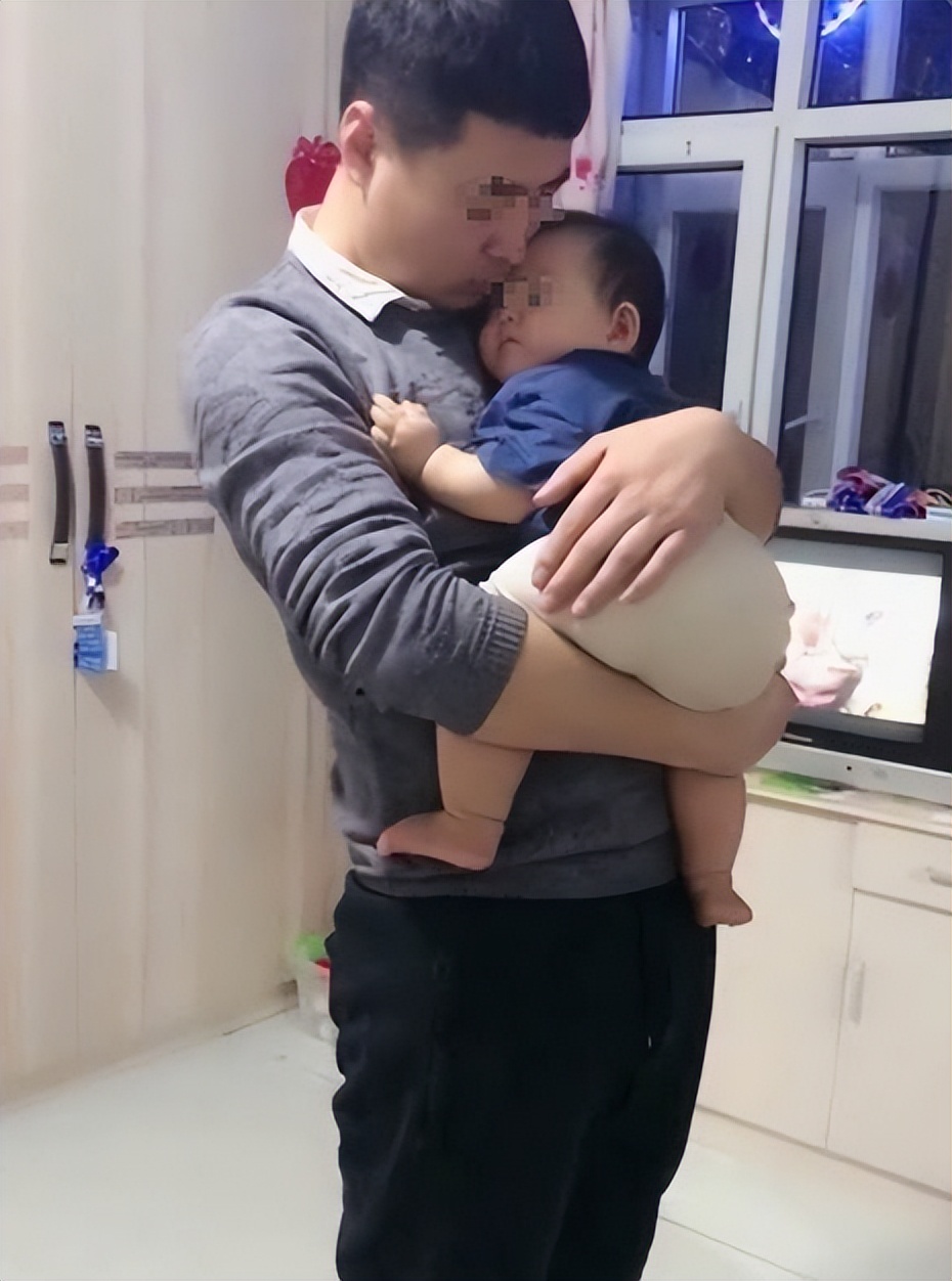 辽宁男子喝3万斤酒撑大脖子,男子嗜酒如命一天三四斤白酒