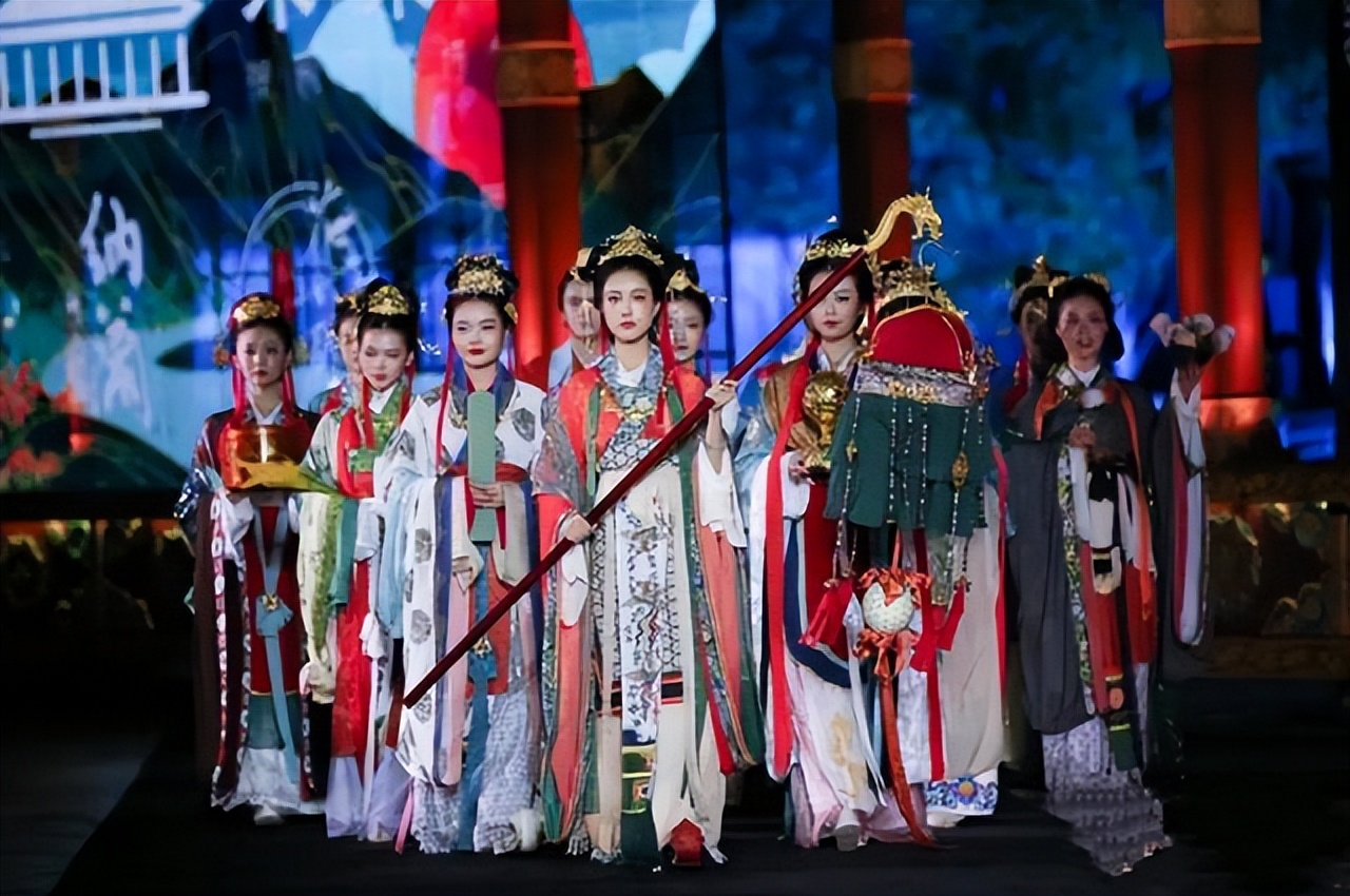 文化酒·万茗堂点亮洛阳最美之夜，应天门灯光秀万人共赏