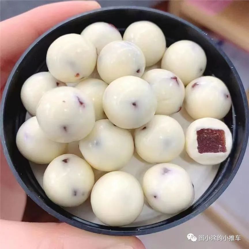 吐血整理！13款无限回购的宝藏零食，好吃到飞起！巨便宜！