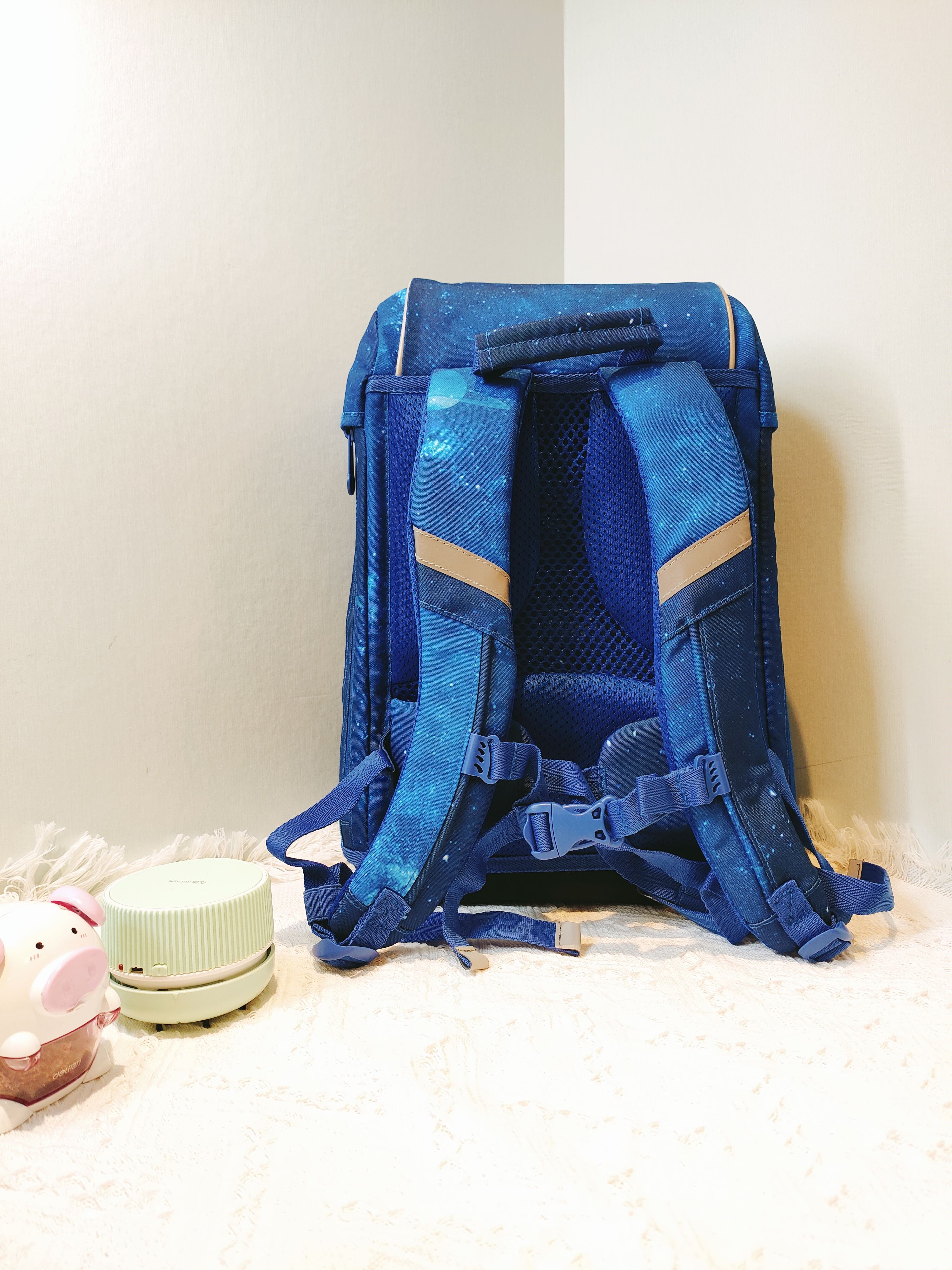 既轻便又实用的小学生书包,学生单肩书包推荐简单