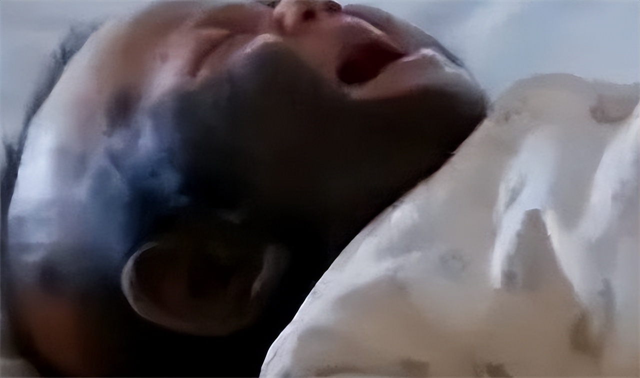 刚出生的小孩长满了黑斑,刚出生小孩皮肤黑斑