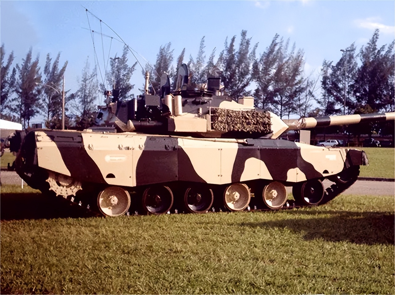 巴西装备的各型主战坦克图片,奥索里约坦克射速