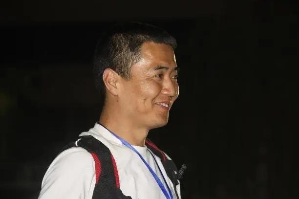 汶川地震中的3岁敬礼男孩郎铮,汶川地震被救的郎铮在干什么