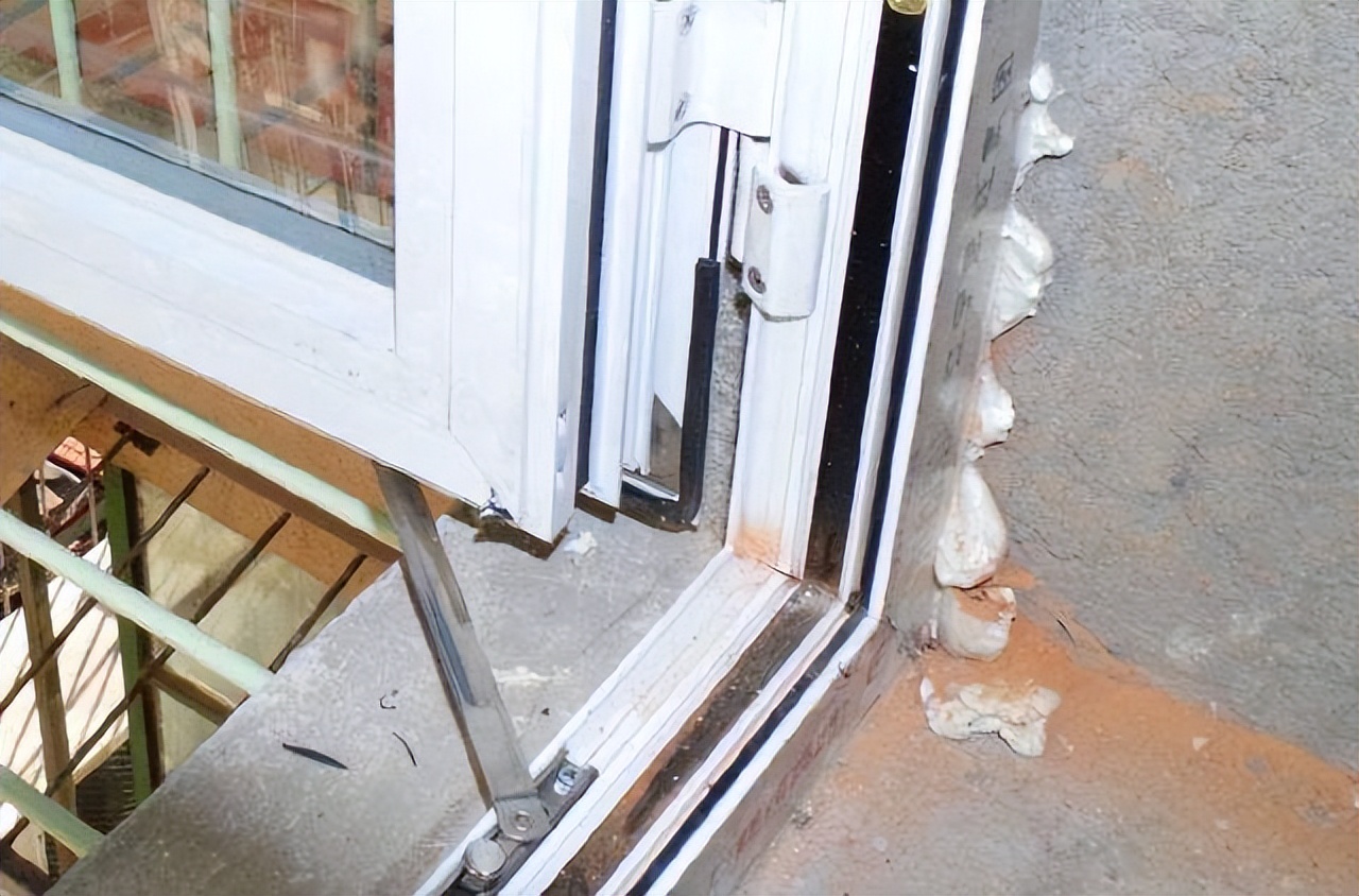 窗户关严实漏风,窗户有冷风怎么处理