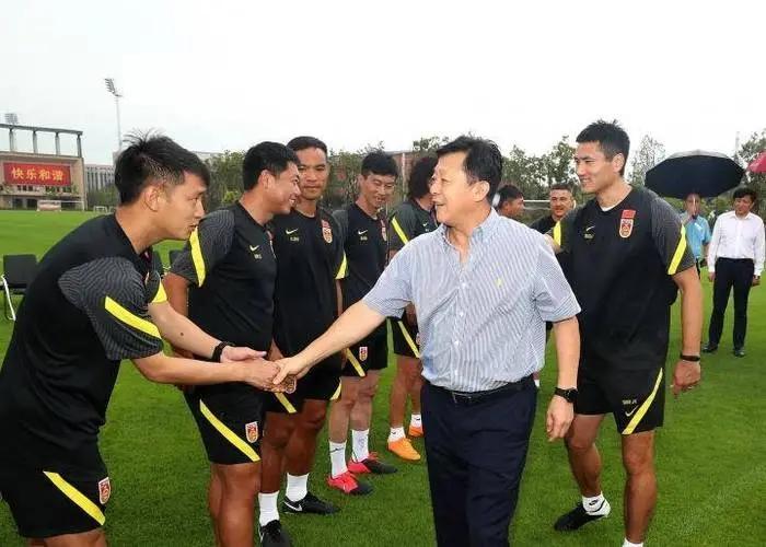 李铁嫡系全被清除！24人大名单曝光，球迷：“足球踢得好靠人脉”