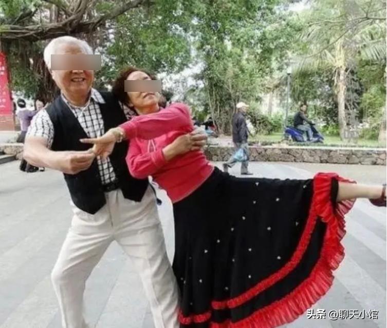 一张“农村小女孩帮忙麦收”照片惹众怒：收起你的傲慢与无知！