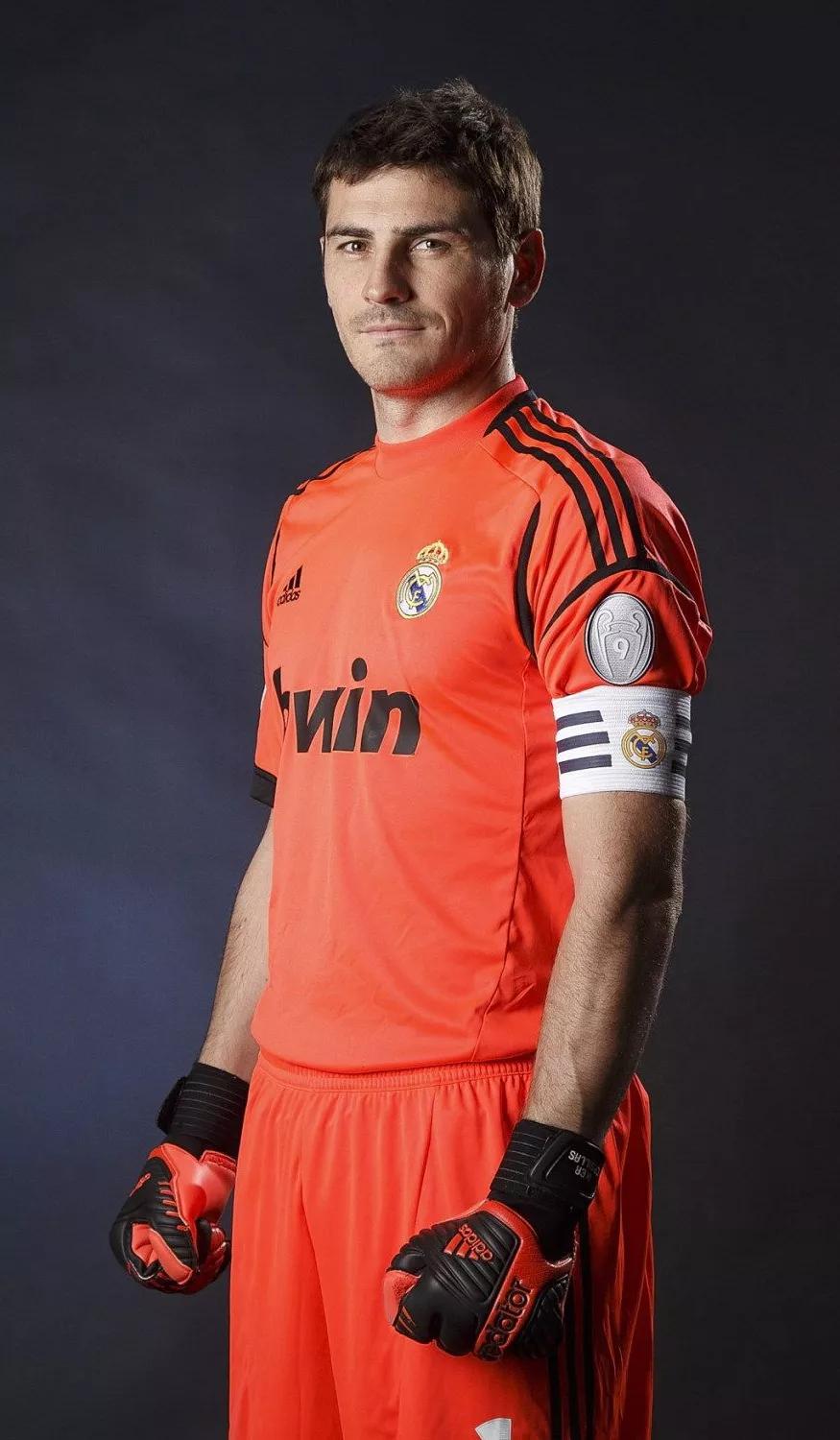 最美内拉祖里，国米蓝黑女神伊娃-基尼和卡西利亚斯热恋？