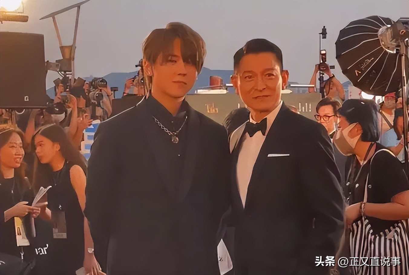 胡杏儿近期红毯对比图 (无滤镜下胡杏儿呈现真实颜值)