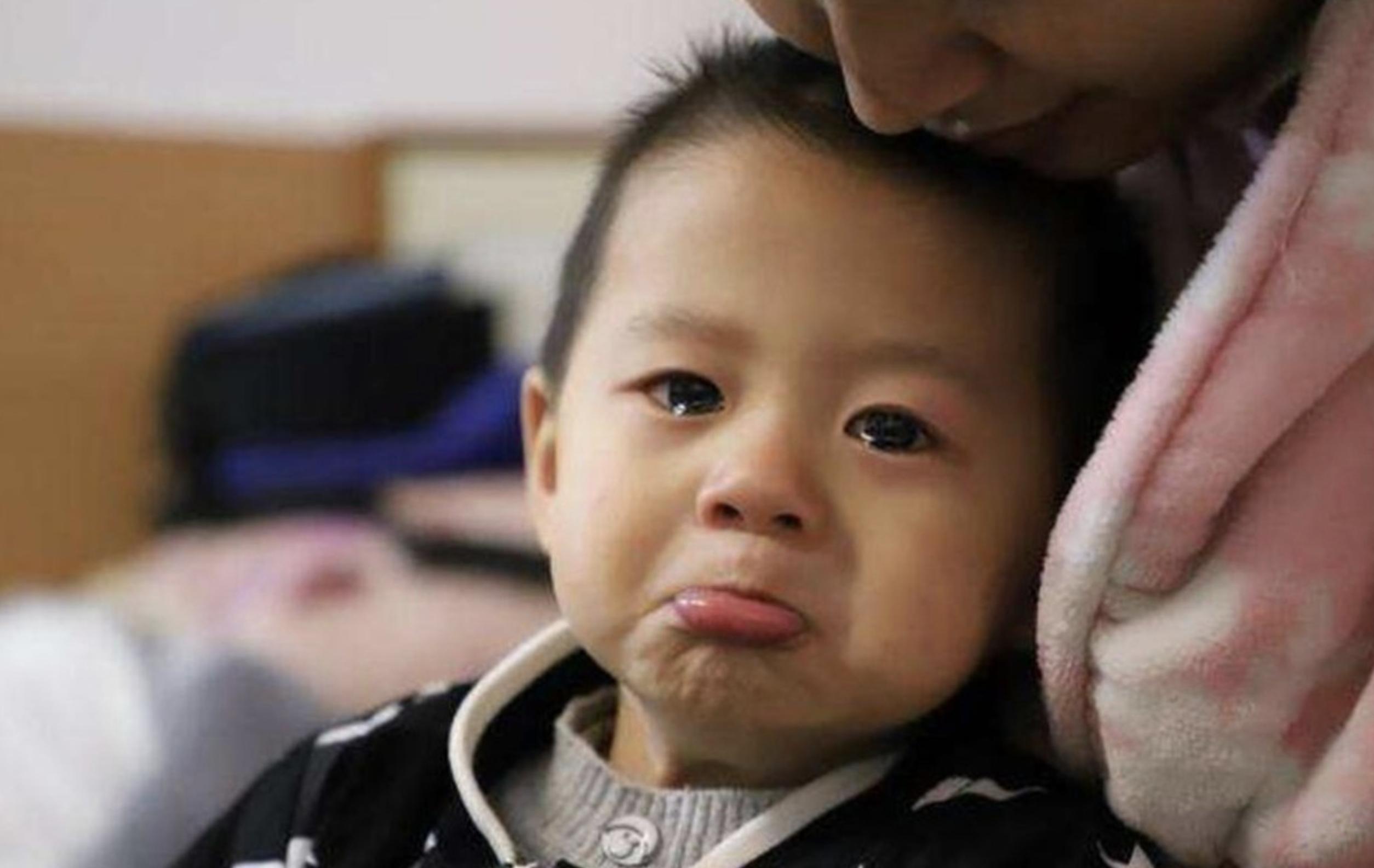 宝宝见到“某人”突然大哭？长辈或许不懂，但父母要心中有数