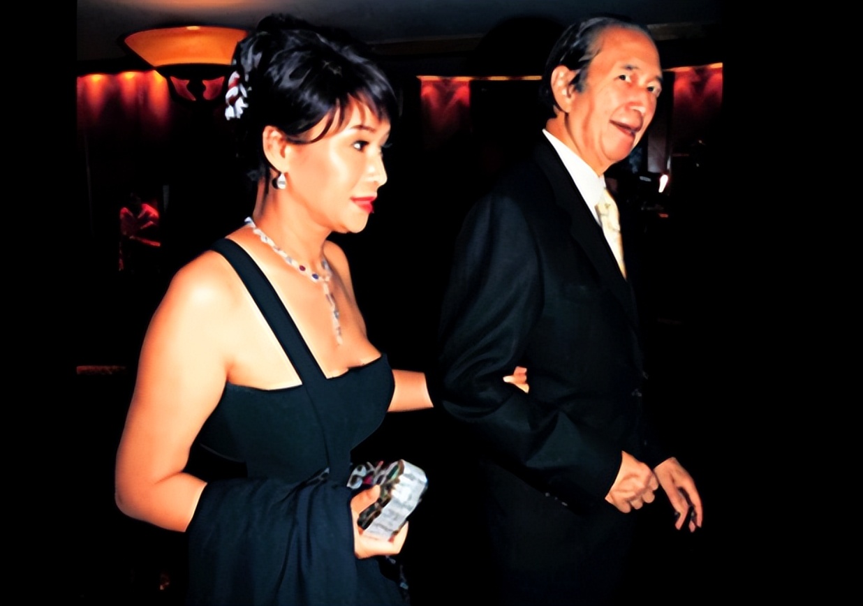 赌王三太和四太翡翠项链对比,赌王三太戴过的钻戒