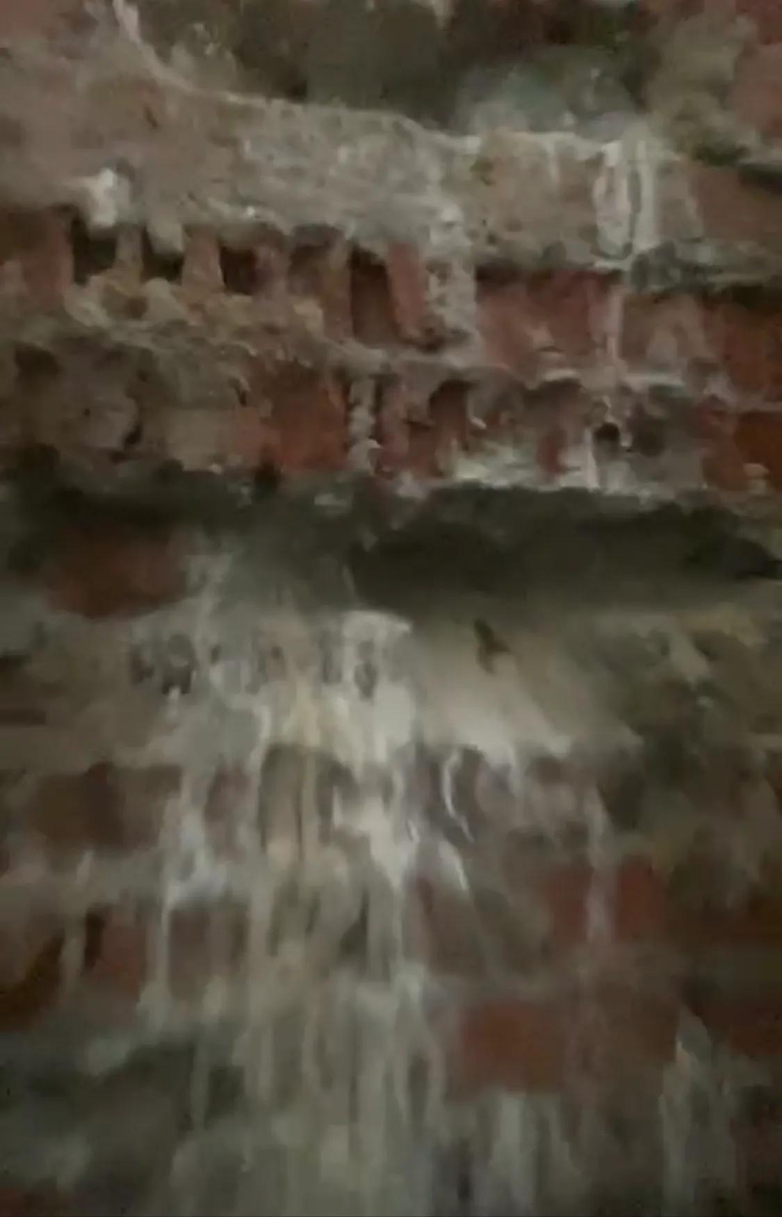 楼上未封阳台渗水到楼下怎么处理,楼上厨房下水管周边渗水怎么处理