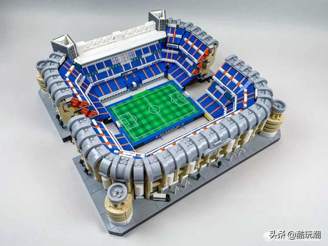 乐高10284诺坎普球场开箱,乐高皇家马德里球场