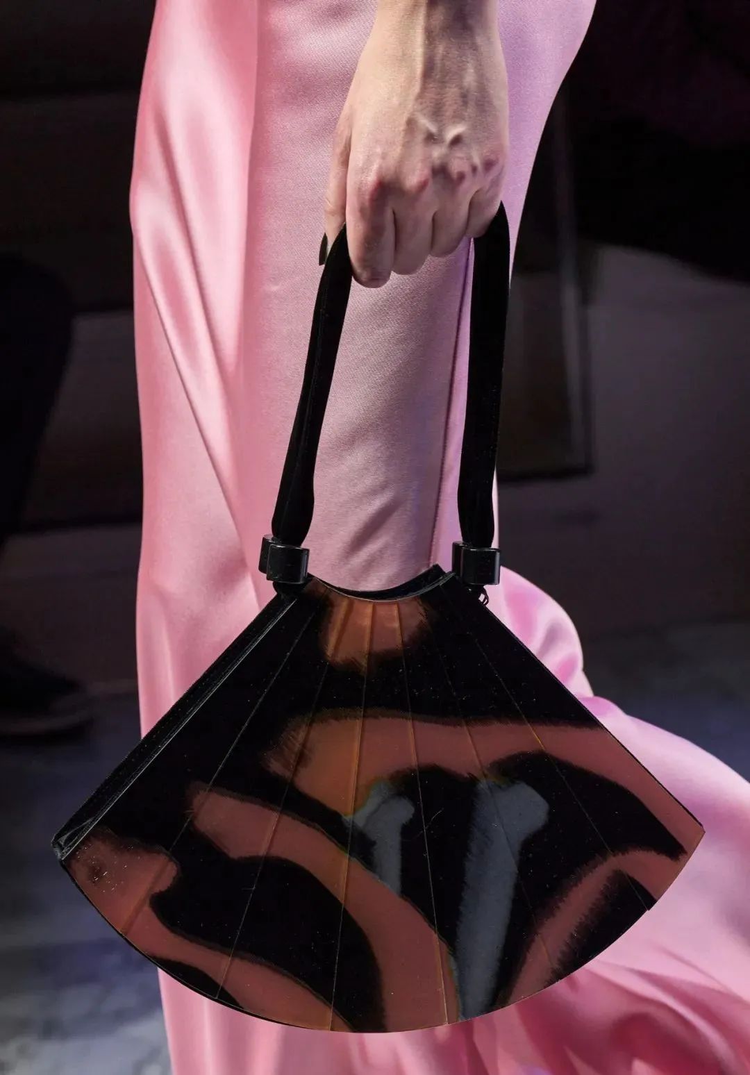 粉色搭配的高级穿法,粉色大衣穿搭高级感