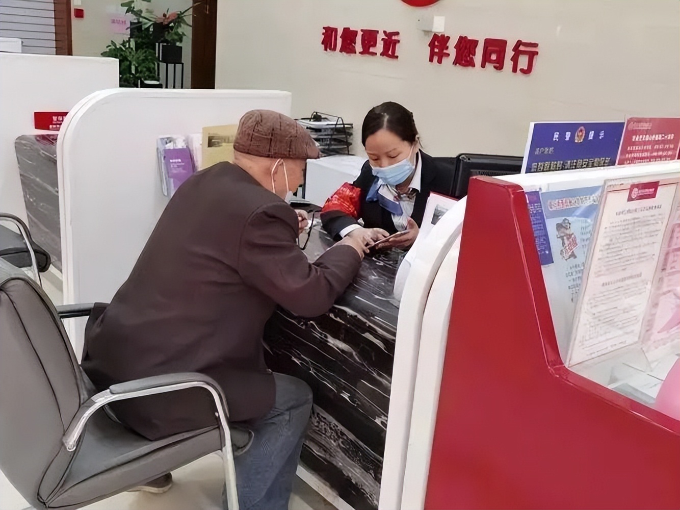 有银行存款的老年人注意三件事,银行有定期存款的老人要注意了