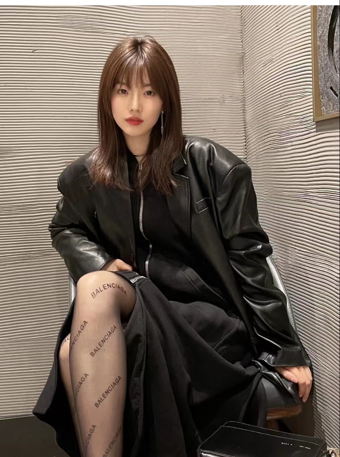 黑色皮衣套装甜酷风,皮衣复古风穿搭