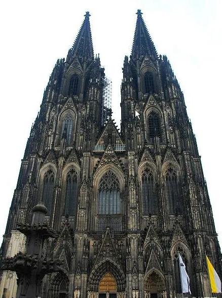 我是尖的，戳破天的那种！——哥特风格