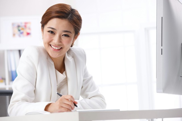 做自媒体怎么快速的赚到第一桶金,小伙做自媒体一月能赚多少钱