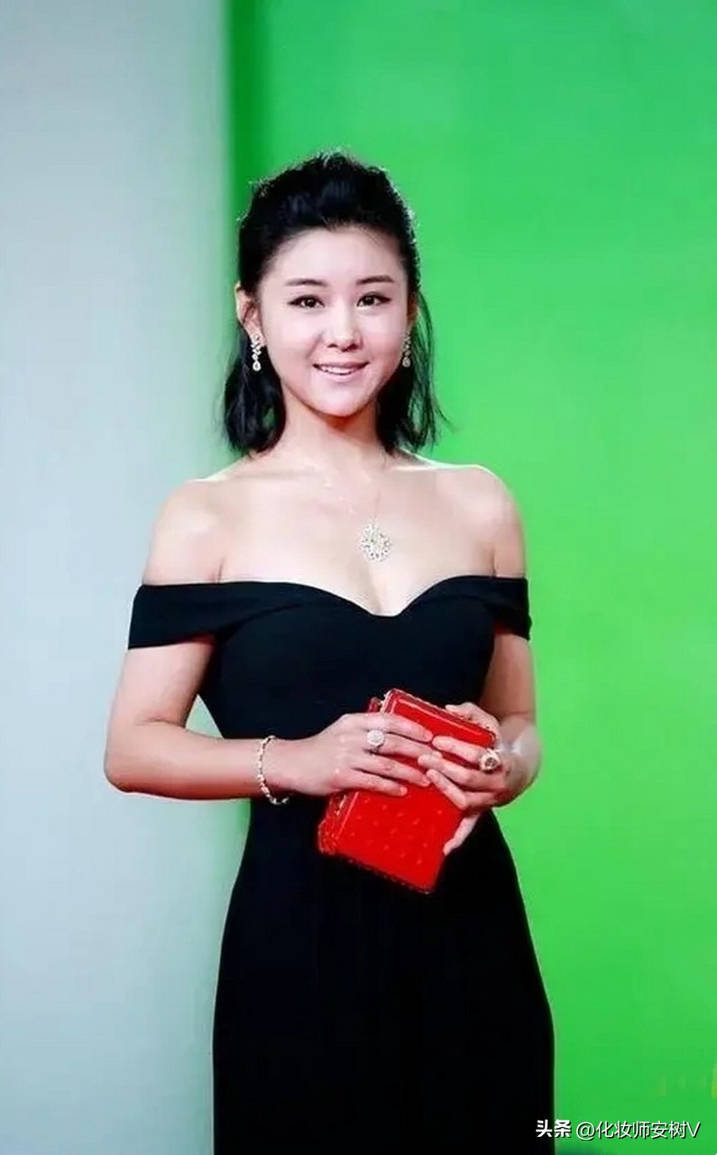 当了妈仍是“少女脸”的女星，我只服这4位，打扮低调但气质清纯