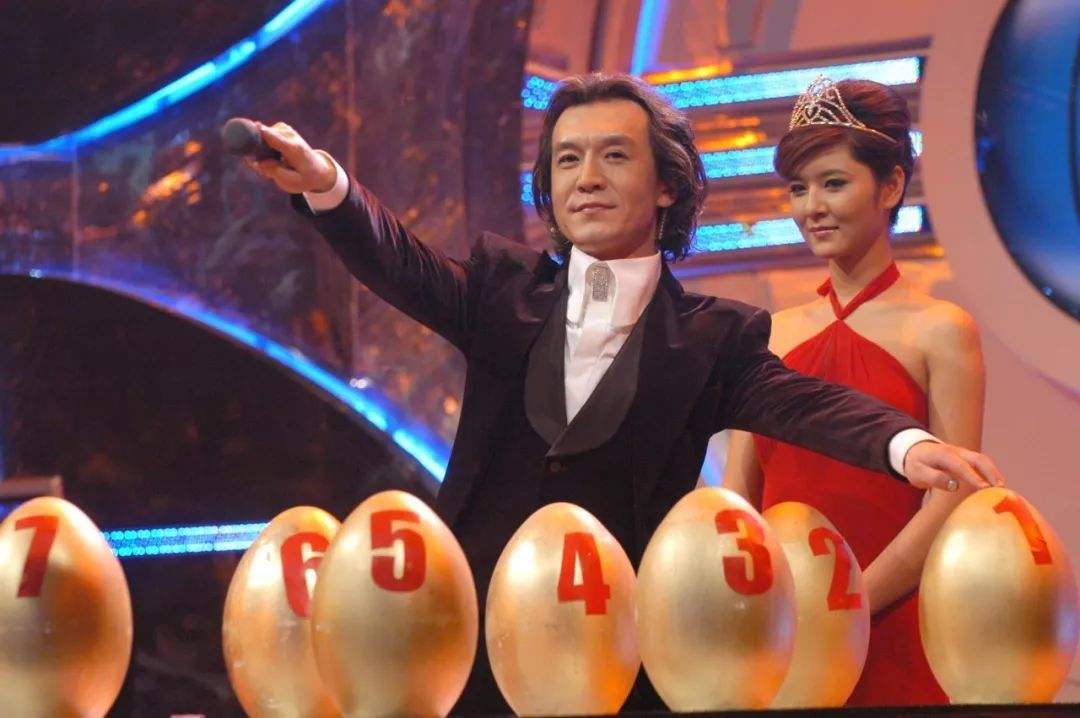 李咏离世4年，再看哈文的状况，才明白嫁给李咏是最好的选择