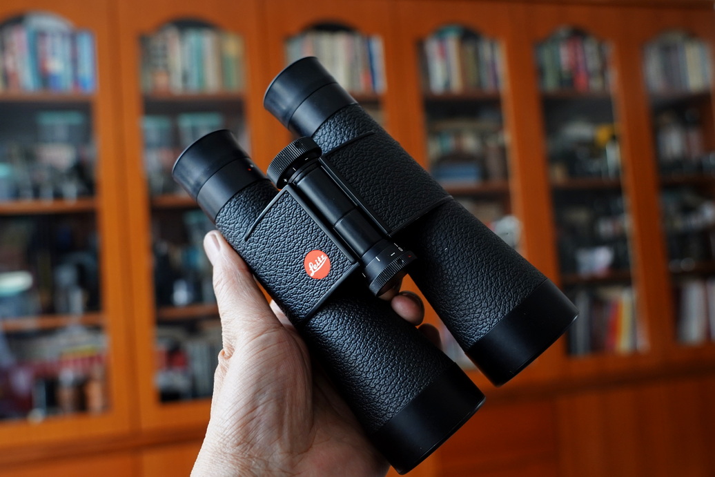 一树梨花压海棠：是*用军**望远镜好？还是名牌望远镜好？