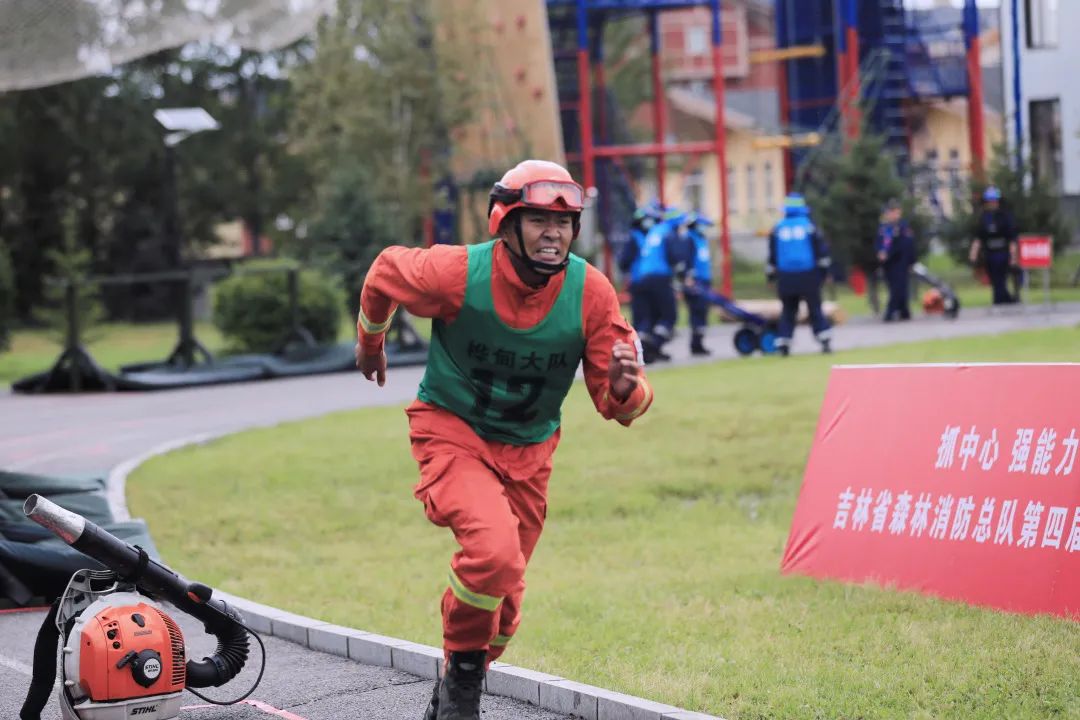 鐏劙钃濆皷鍏靛ぇ姣旀瑙嗛,鐮哄墤姣旀