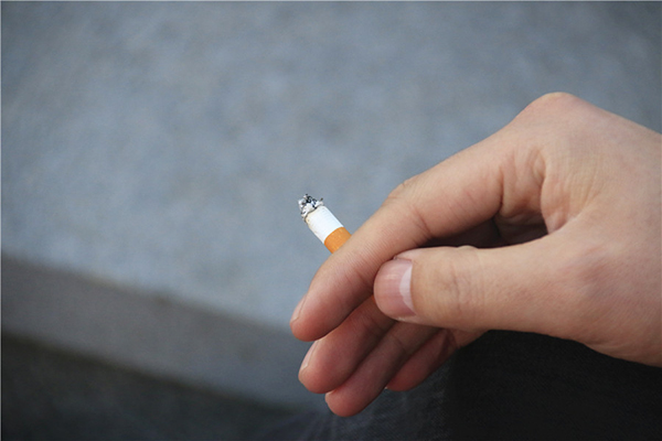 颠覆认知！*草烟**中的尼古丁其实不是致癌物，为何却说吸烟有害？