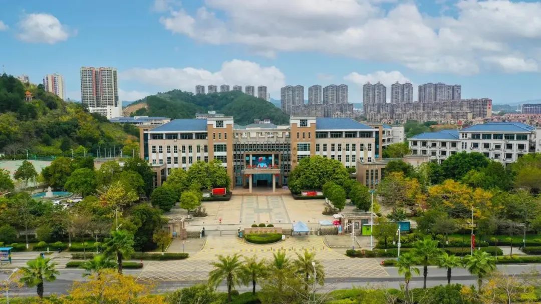 梧州高级中学校门照片,梧州各个小学的校门照片