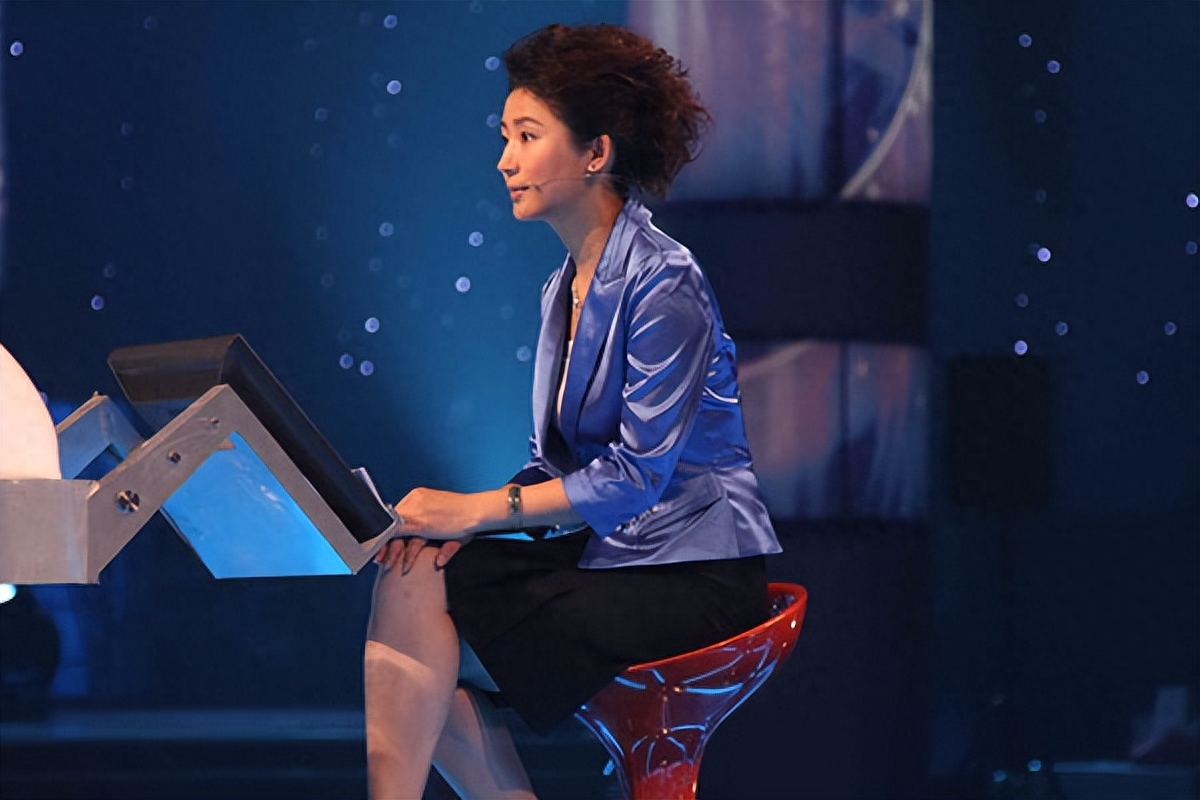 央视一姐王小丫的视频,央视主持人王小丫2000年身体状况