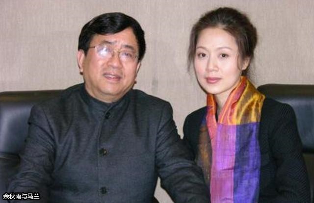 打工为余秋雨治病，为省1元走夜路摔下水道，13年后夫娶年轻女星