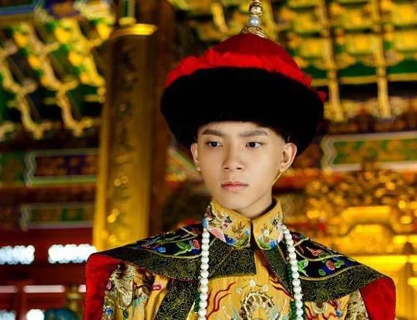 海兰珠和布木布泰是同父母吗,历史上海兰珠和布木布泰谁漂亮