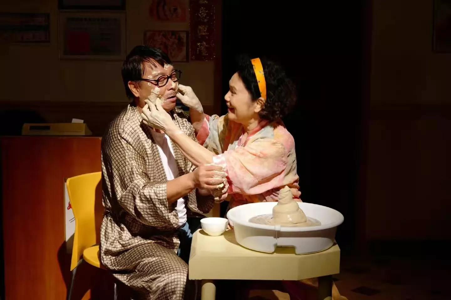 李力持客串外来媳妇本地郎,鬼才导演李力持