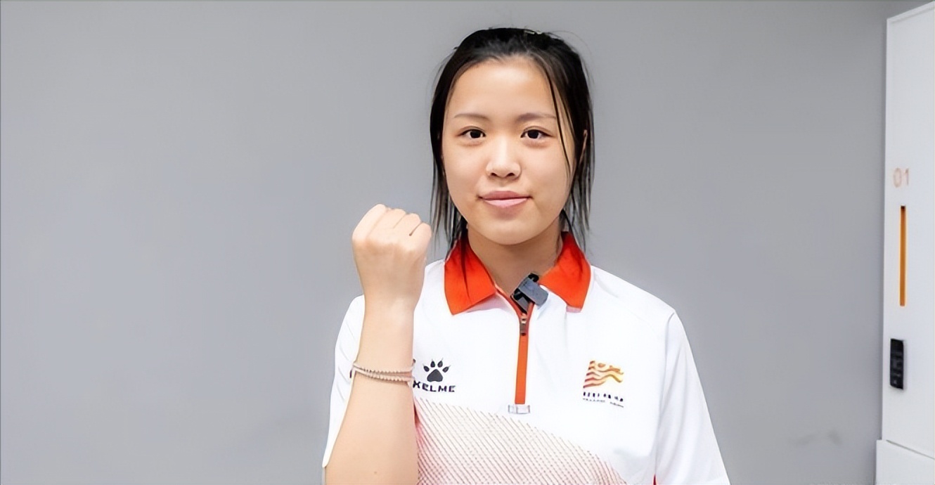 杨倩夺下奥运首金全过程,24岁奥运冠军杨倩近照