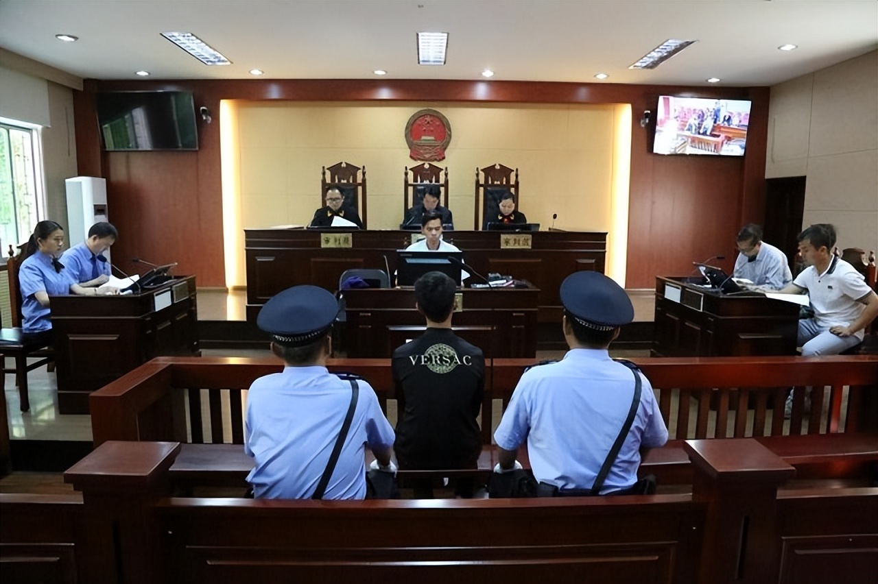 中国高中生在缅北组建私人武装,疯狂敛财700亿在缅北追寻历史