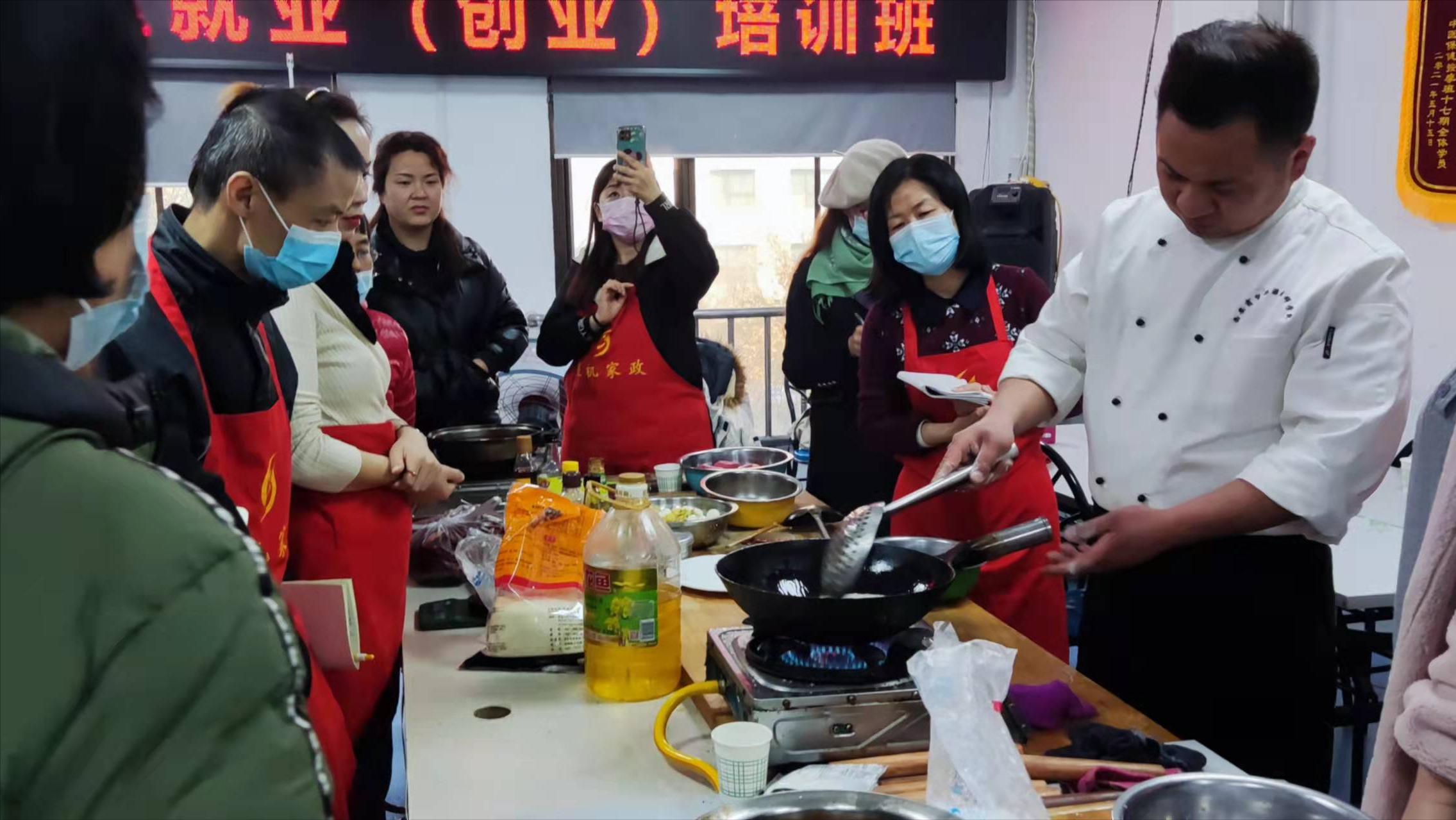 很火的赚钱项目10分钟赚1000,3个挣钱的生意项目