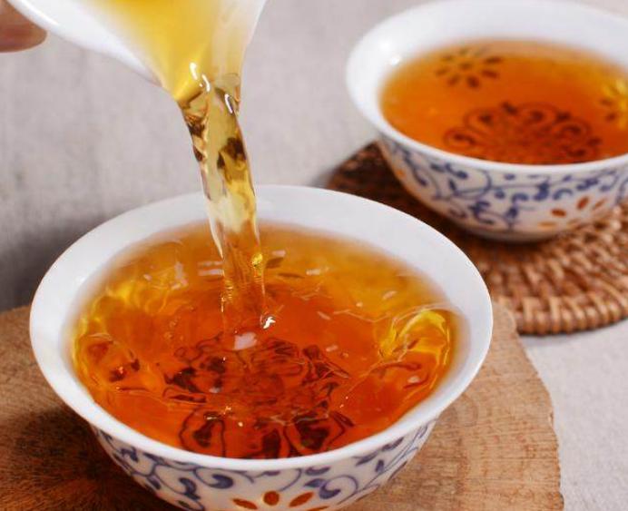 泡茶倒水如何没有那么烫,泡茶最简单的方法泡好茶能放多久