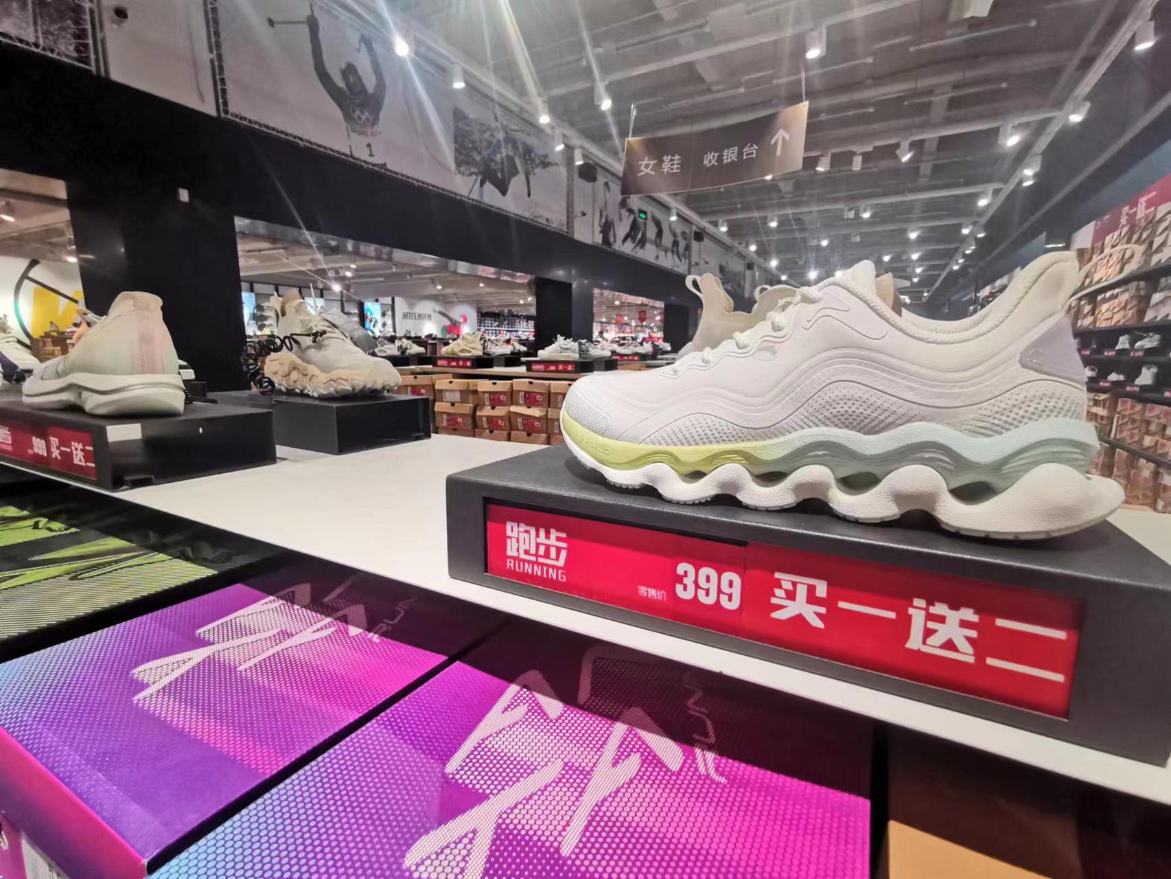 疫后的运动鞋服品牌折扣力度有多强？我们南下晋江探访安踏工厂店