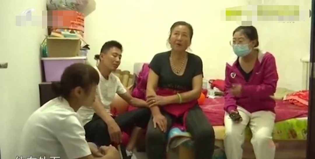 小伙月入过万，买双布鞋的钱还得靠偷，妻子直言：有前科才不给钱