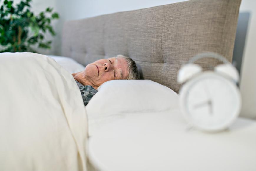 中老年人失眠多吃三样助眠菜,经常失眠睡不着的食疗食谱大全