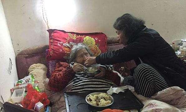 61岁怪大叔扮女人,41岁大叔假扮女子