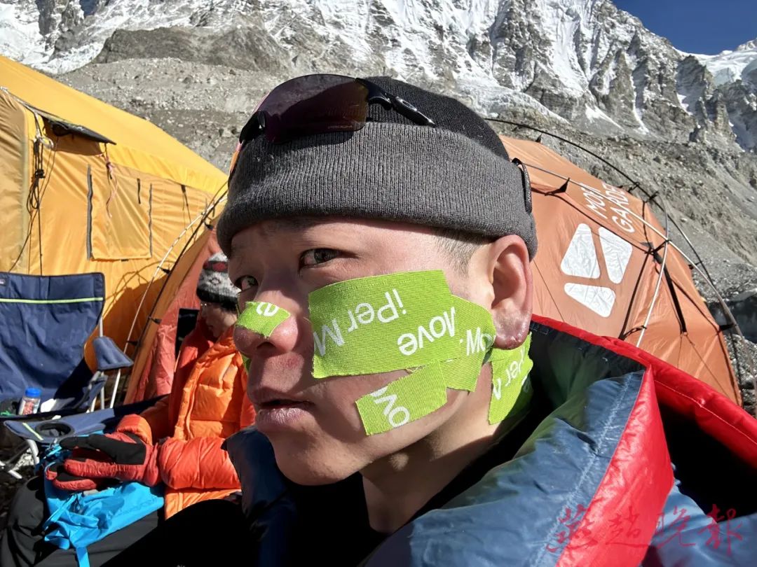 “把家乡名字带上珠峰，是我热爱家乡的一种表达方式！”