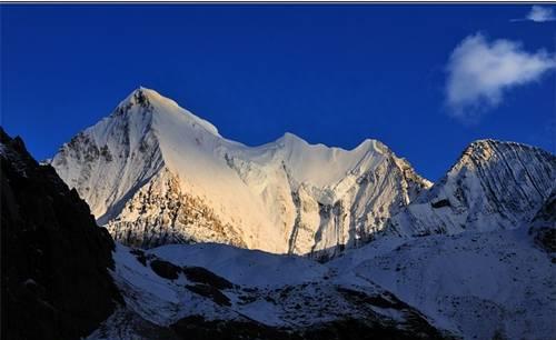 稻城亚丁的风景美到极致,稻城亚丁壮观