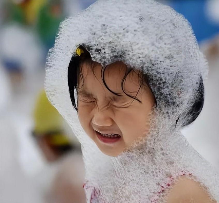 7岁男孩眼球被炸后融化,七岁男童眼睛秒被溶化