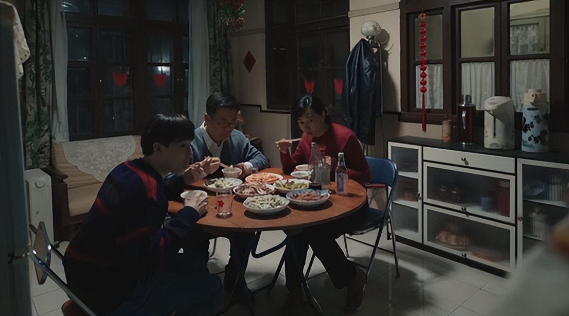 我们的日子：几家人的穿着勾画阶层差异，你穿的衣服就是你的阶层