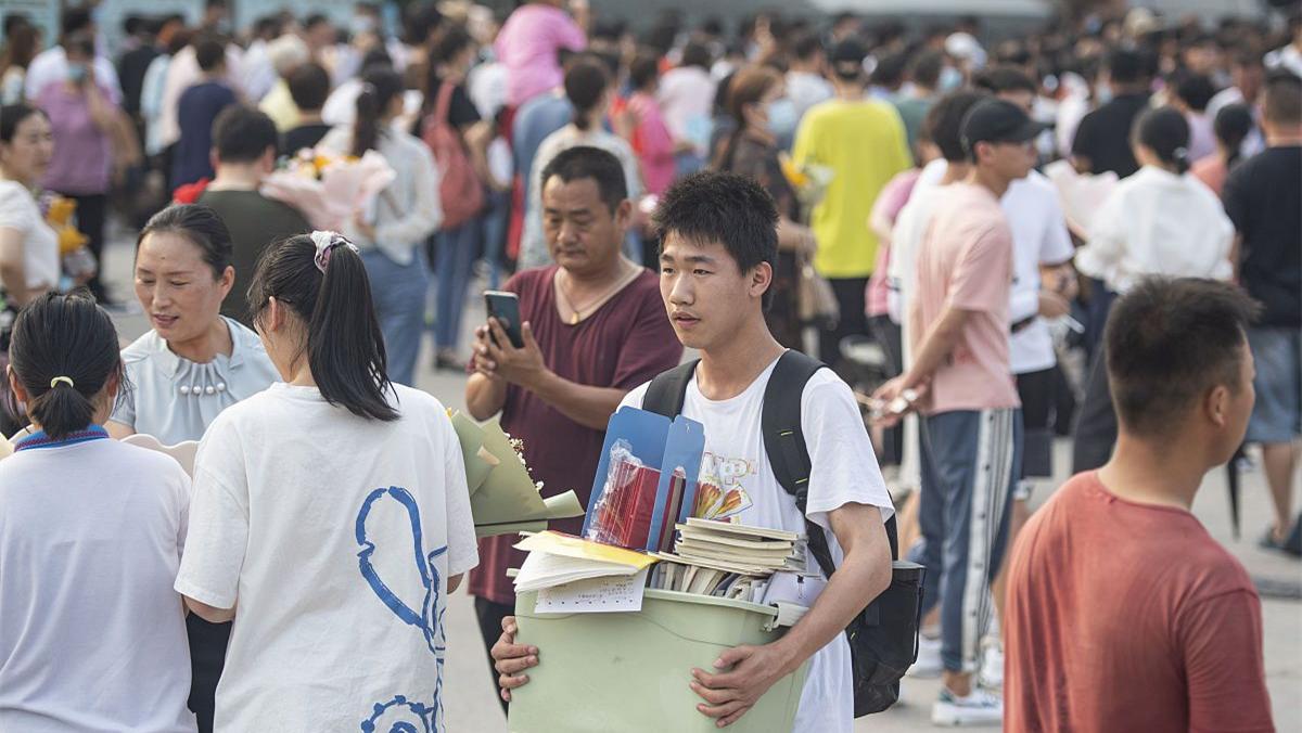 婆婆押着孕7个月媳妇引产，死胎出来的样子，让丈夫痛不欲生！