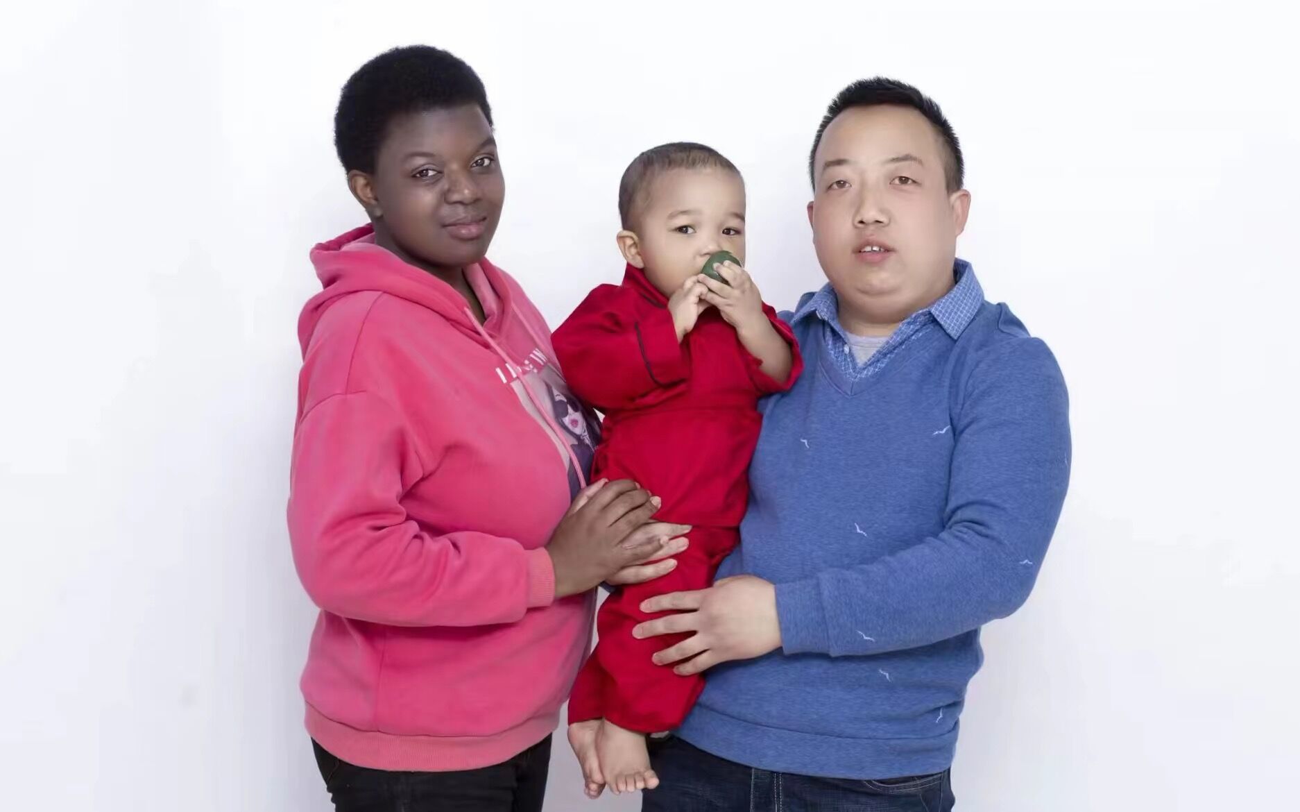 2020年，陕北农村小伙娶非洲黑人女孩，生混血儿子，如今怎样了？