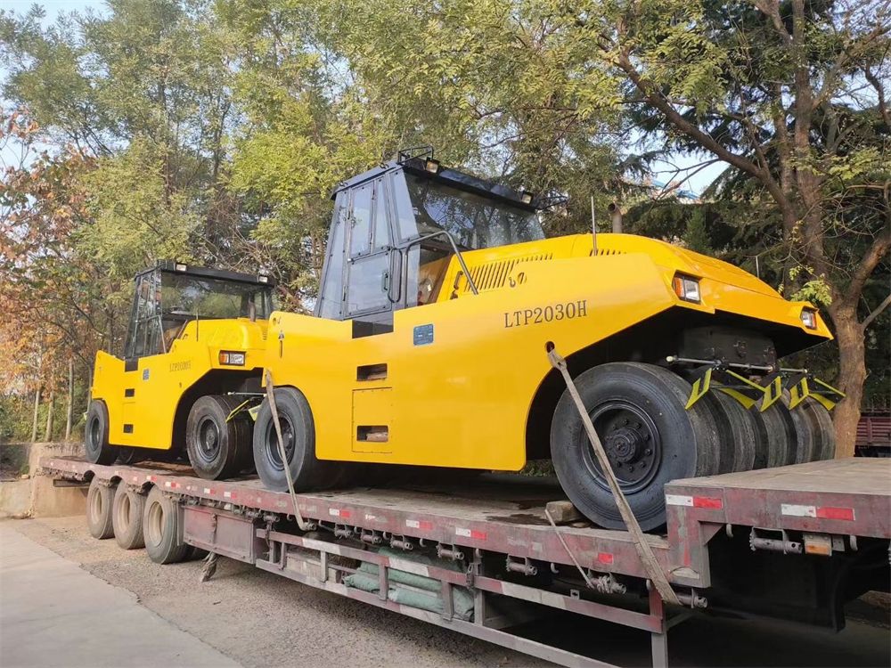 轮式夯实压路机,重型轮胎压路机